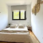 Apartamento Lets Holidays With Pool In Quiet Area
