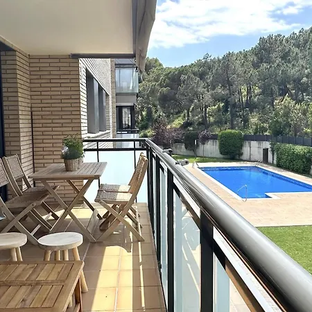 Apartment Lets Holidays With Pool In Quiet Area *