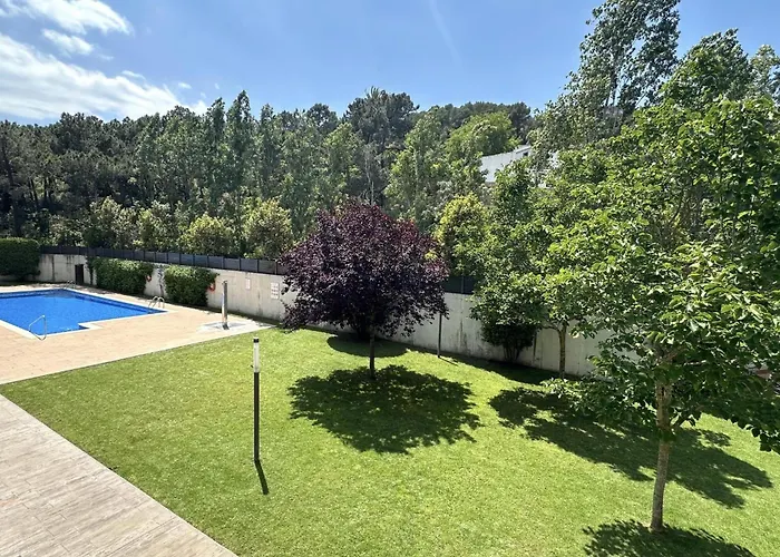 Appartement Lets Holidays With Pool In Quiet Area